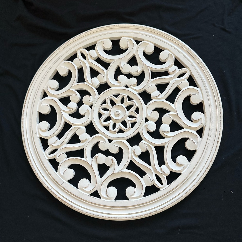 White Ornate Wall Decor 2 feet wide - Picture 15 of 16